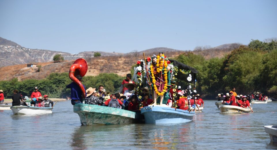 La Procesion por el Río Balsas de San Cristobal Santo Patrono de los Pescadores