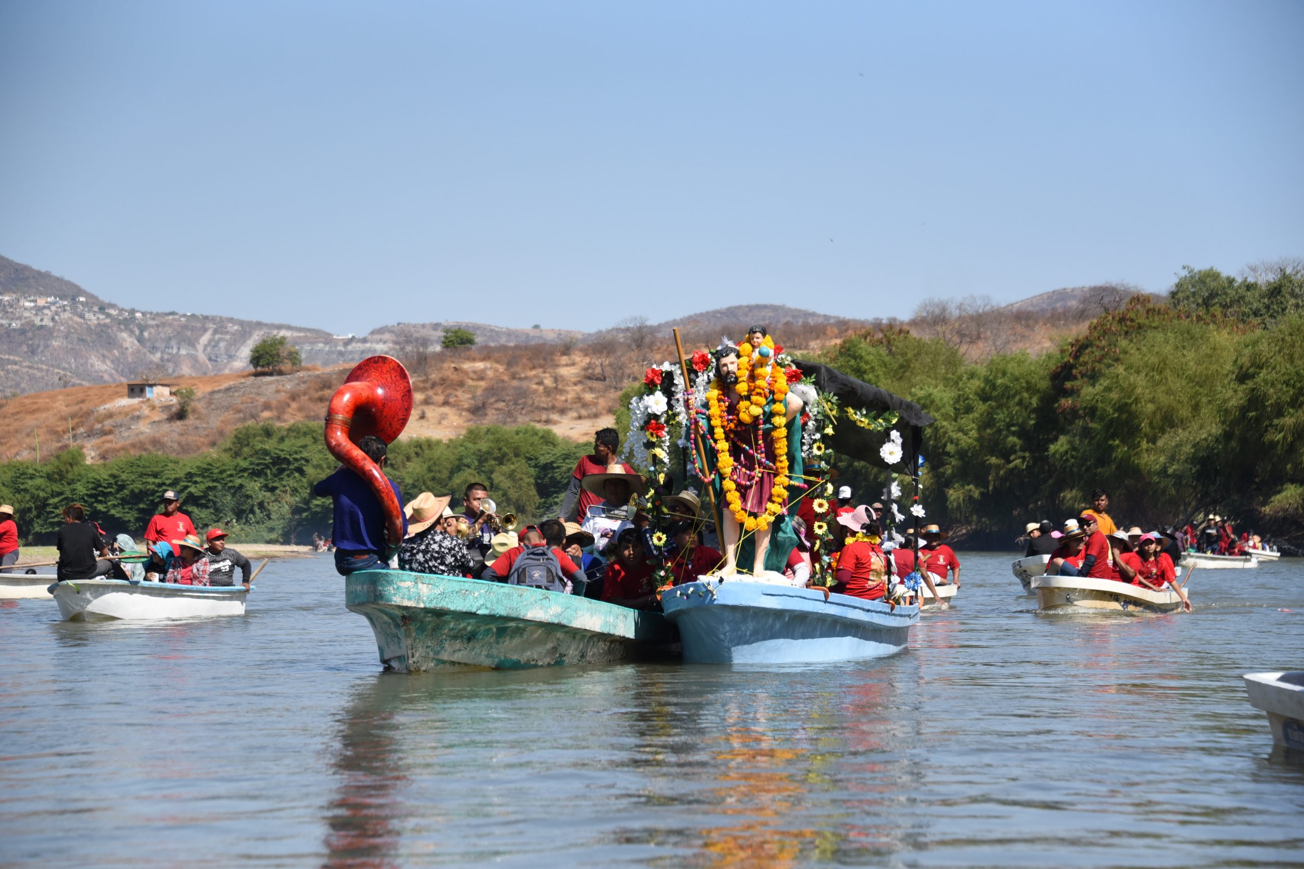 La Procesion por el Río Balsas de San Cristobal Santo Patrono de los Pescadores