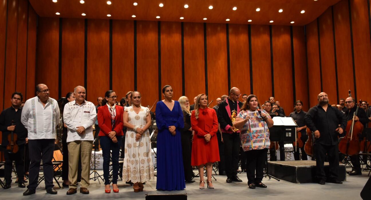 Emotivo Concierto Juan Gabriel Sinfónico Llena de Alegría el Auditorio Estatal en Chilpancingo