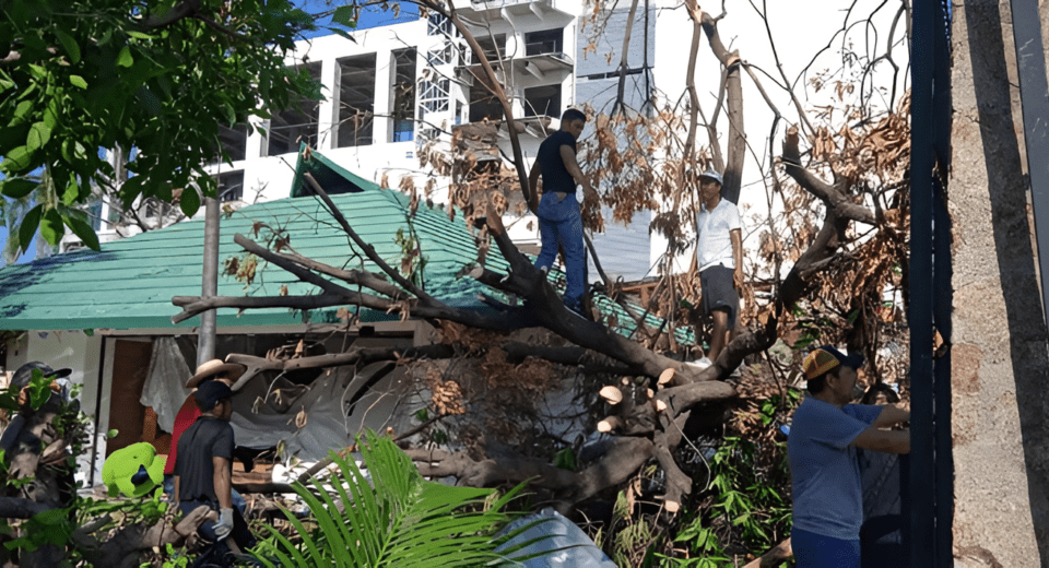 Uniendo Fuerzas por Acapulco Limpieza y Restauración en el Centro Cultural Acapulco