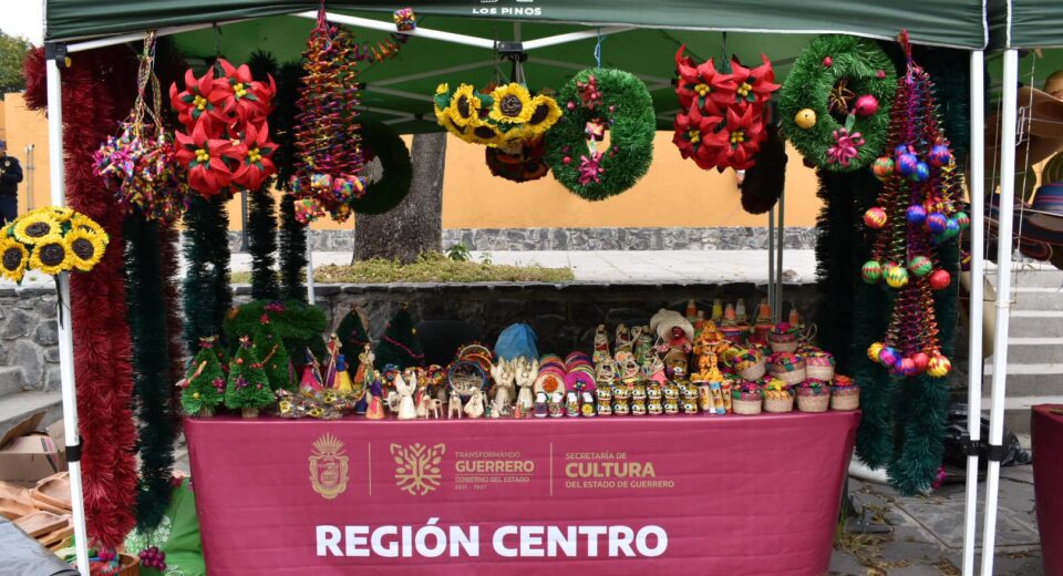 "Artesanías de Guerrero en 'Guerrero en Los Pinos'"