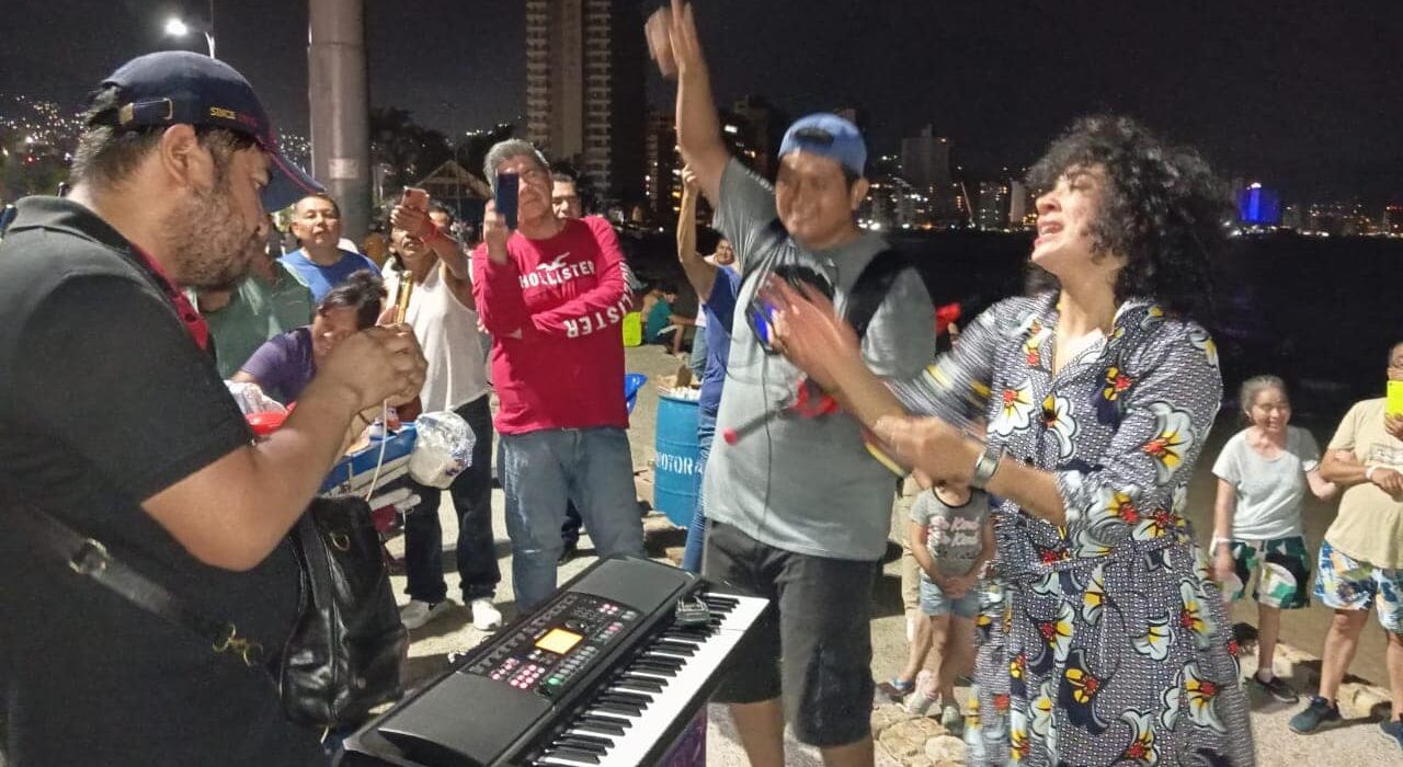 Flor Amargo Sorprende con una Tarde Mágica de Música en Acapulco