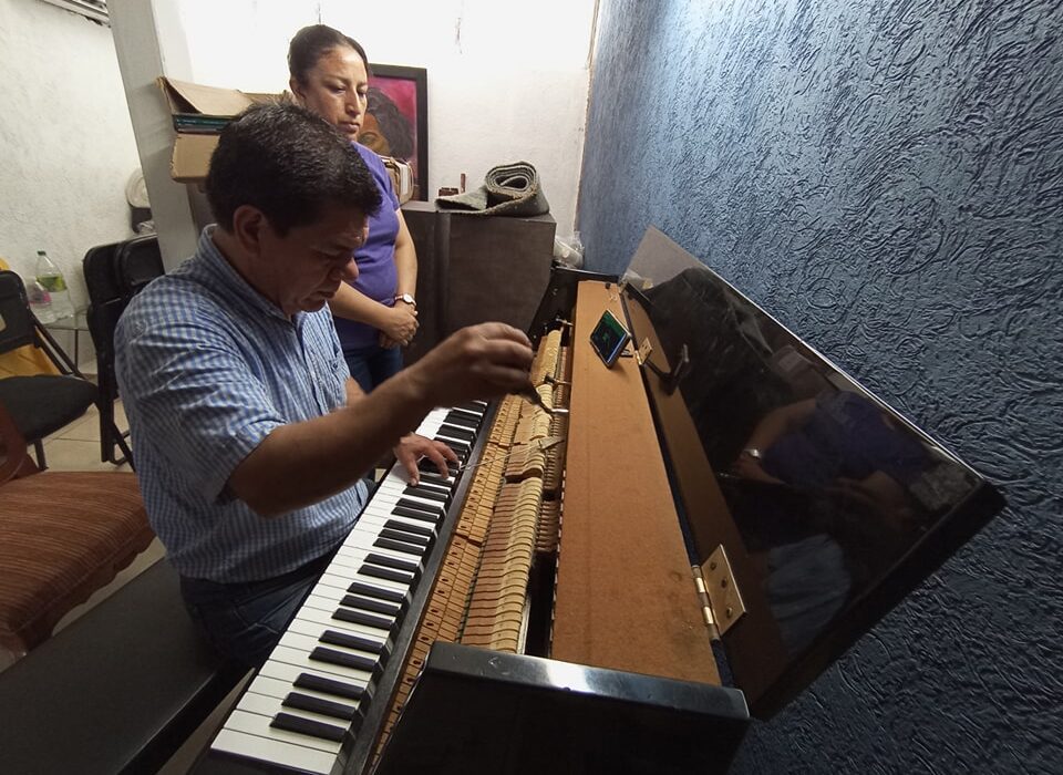 Armonizando Conocimiento Mantenimiento al Piano en el Centro Cultural Acapulco