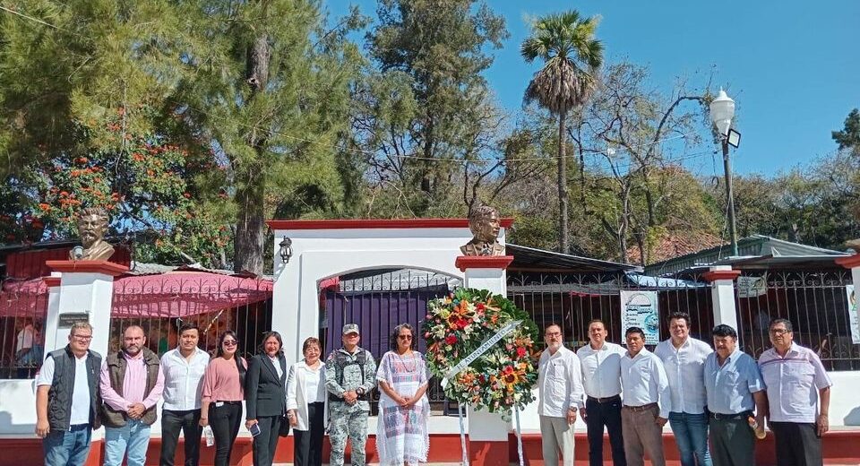 Honrando un Legado Ceremonia Cívica en Tixtla