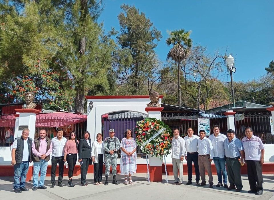 Honrando un Legado Ceremonia Cívica en Tixtla