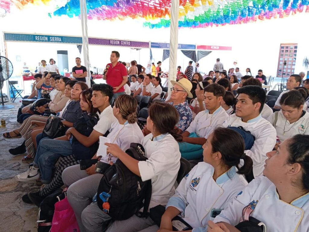 "Aprendizaje en Sabor: Alumnos del CECATY 14"