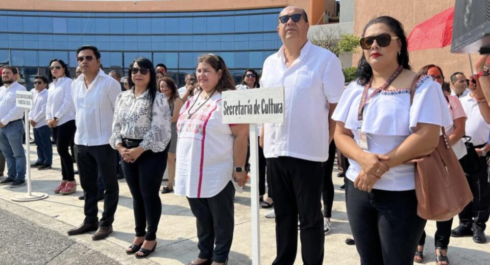 Homenaje e Izamiento a la Bandera Nacional en el Recinto Oficial del Poder Ejecutivo