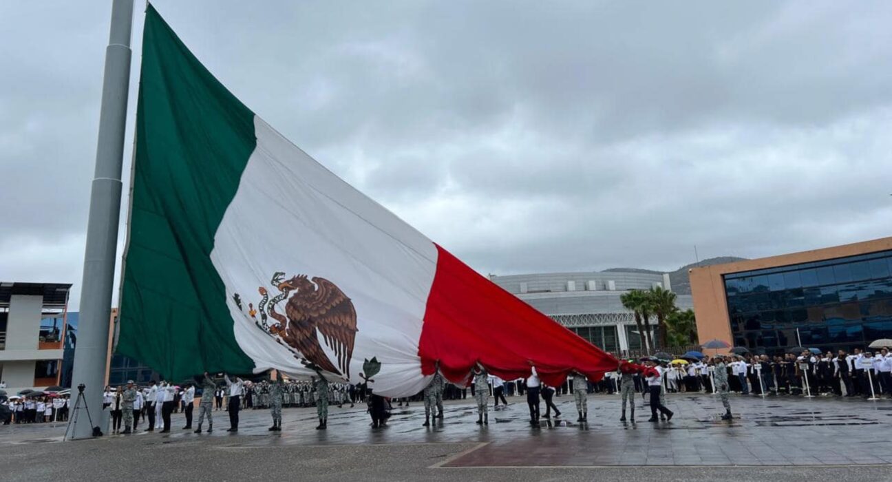 Homenaje e Izamiento a la Bandera Nacional en Chilpancingo