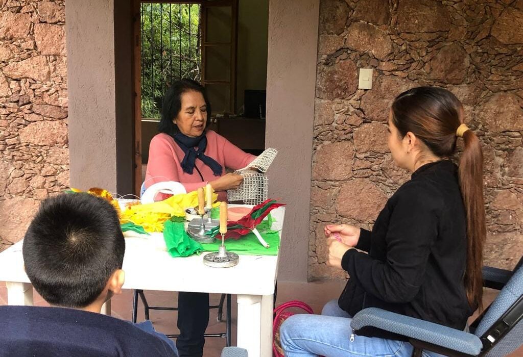 Éxito en el Taller de Floristería en Tela en Taxco